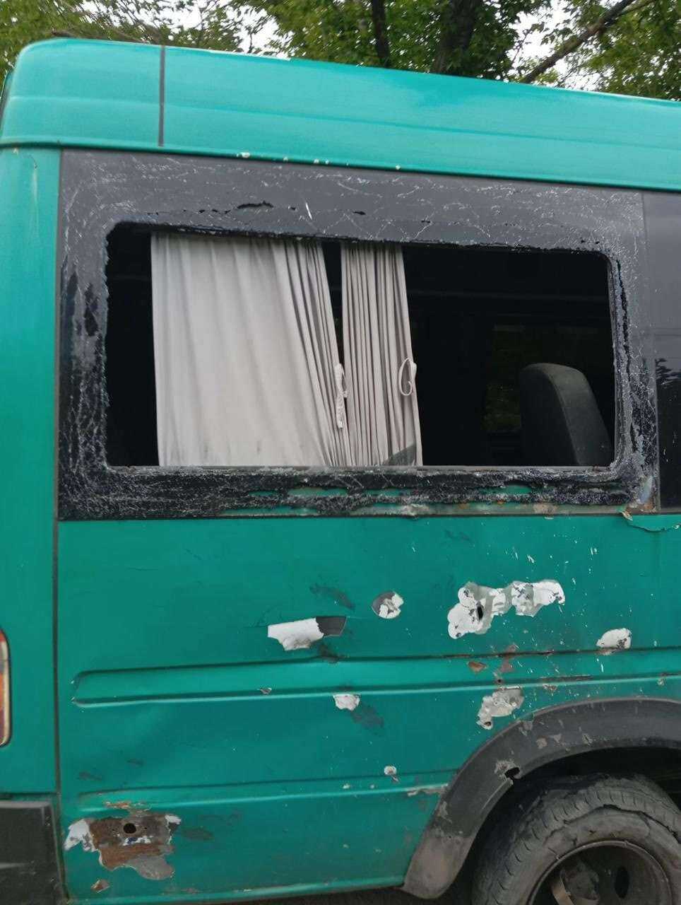 Росіяни атакували дроном евакуаційний автобус на Дніпропетровщині