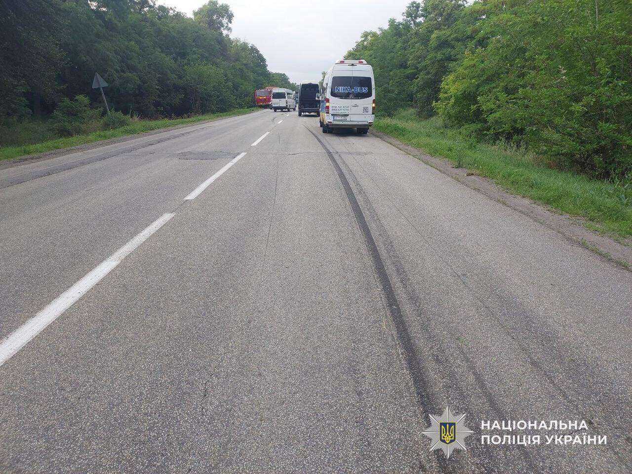 Смертельна ДТП під Дніпром: перекинувся пасажирський автобус