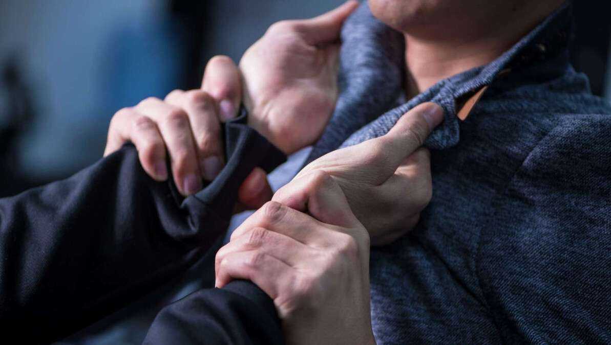 На Дніпропетровщині чоловік до напівсмерті побив сусіда під час сварки