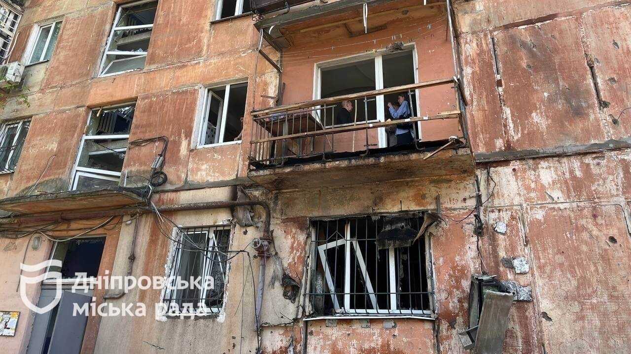 У Дніпрі ліквідовують наслідки нічної атаки рф