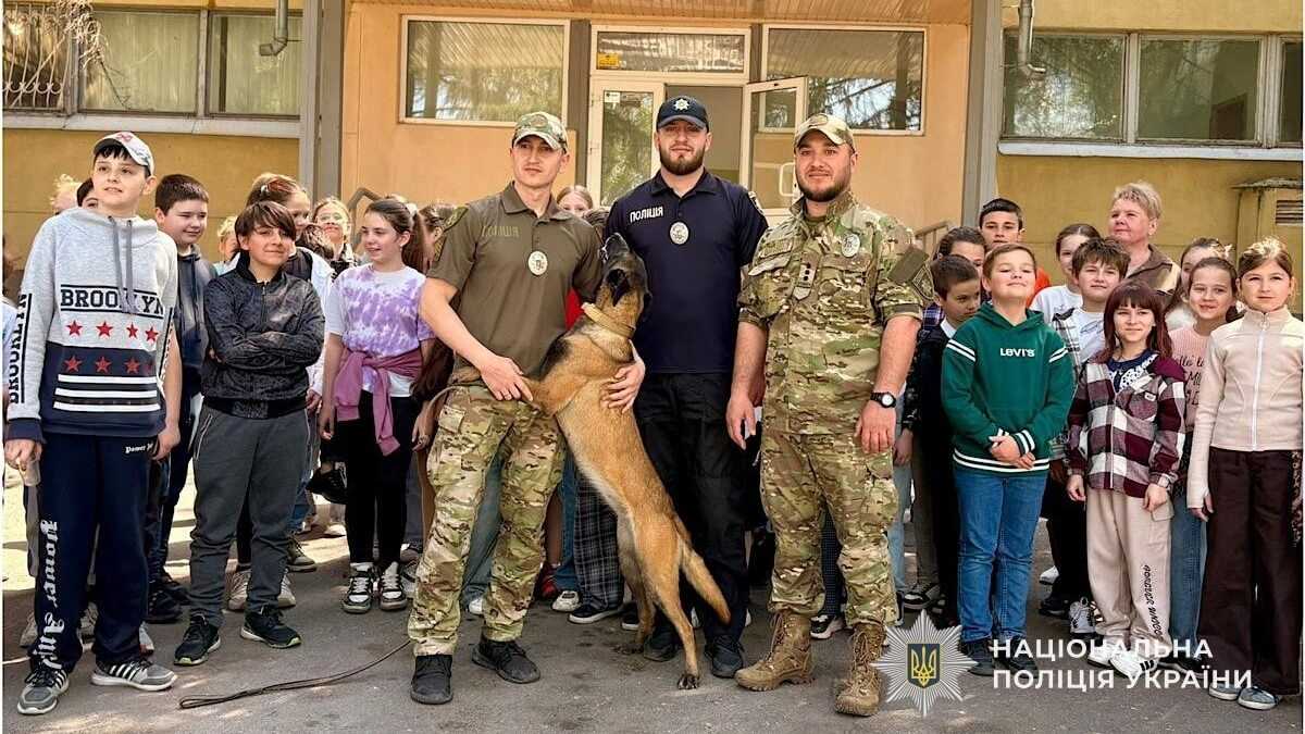 Поліцейські собаки подарували дітям емоції у Дніпрі