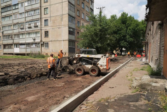 В Тернівському районі Кривого Рогу після ремонтів мереж почали повне оновлення дворів