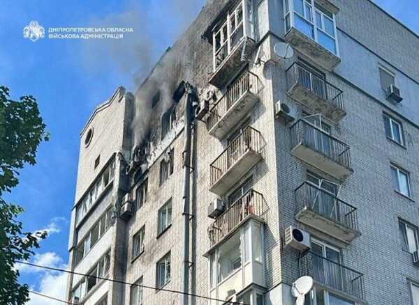 Росіяни знову атакували житловий будинок у Дніпрі: поранені діти