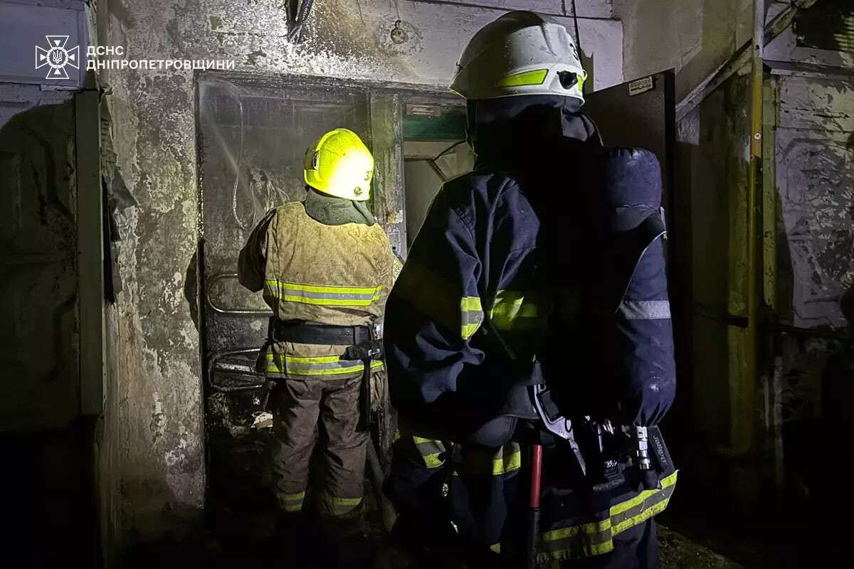 Горіла багатоповерхівка на Дніпропетровщині: врятовано сімох людей