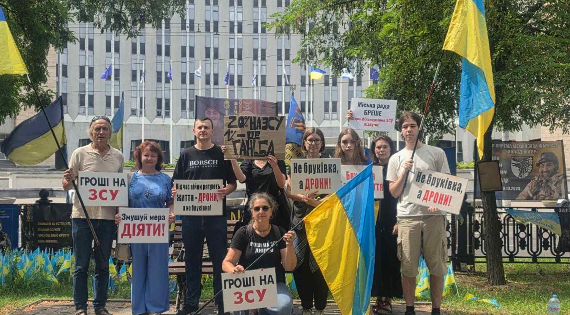 «Гроші на ЗСУ» зібрали серця у Дніпрі: мітинг за військову допомогу.