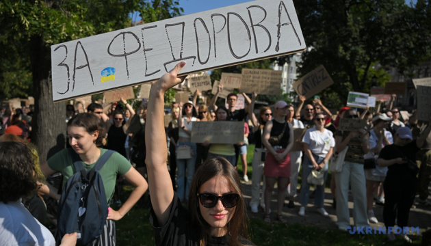 Протести в Києві та містах: люди виступають проти відставки Федорова.