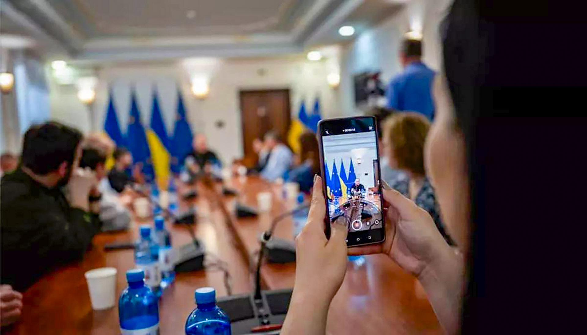 Допустили до комітетів: у ВР змінили правила роботи журналістів під час воєнного стану.