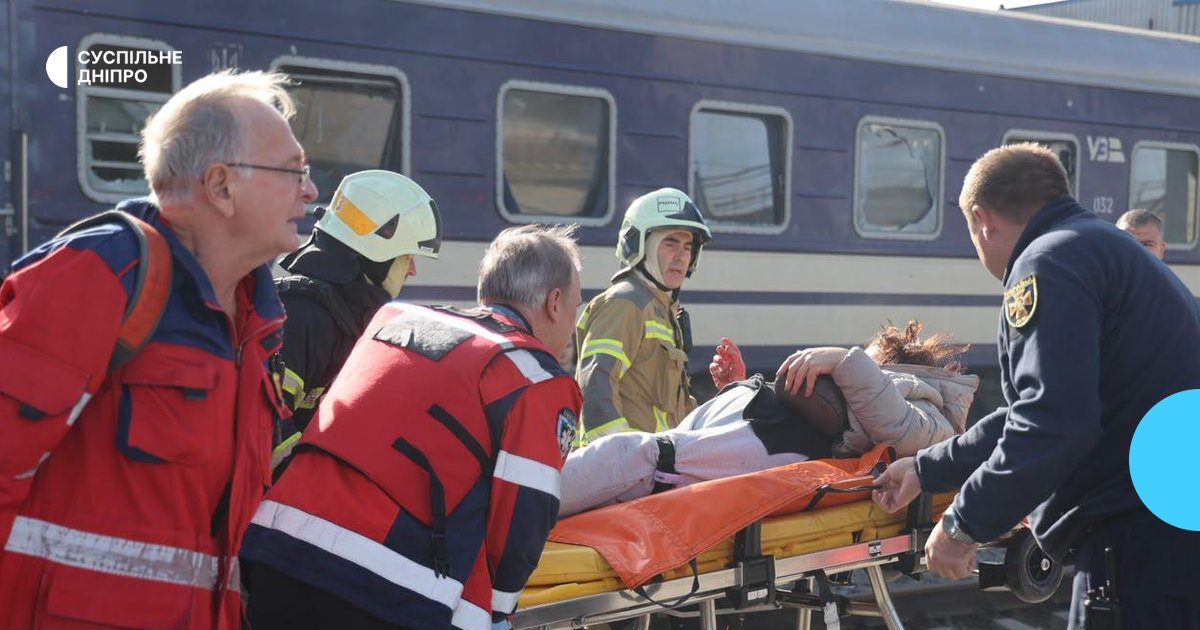 Удар по вокзалу Дніпра: Поранені в критичному стані, шокуючі деталі.