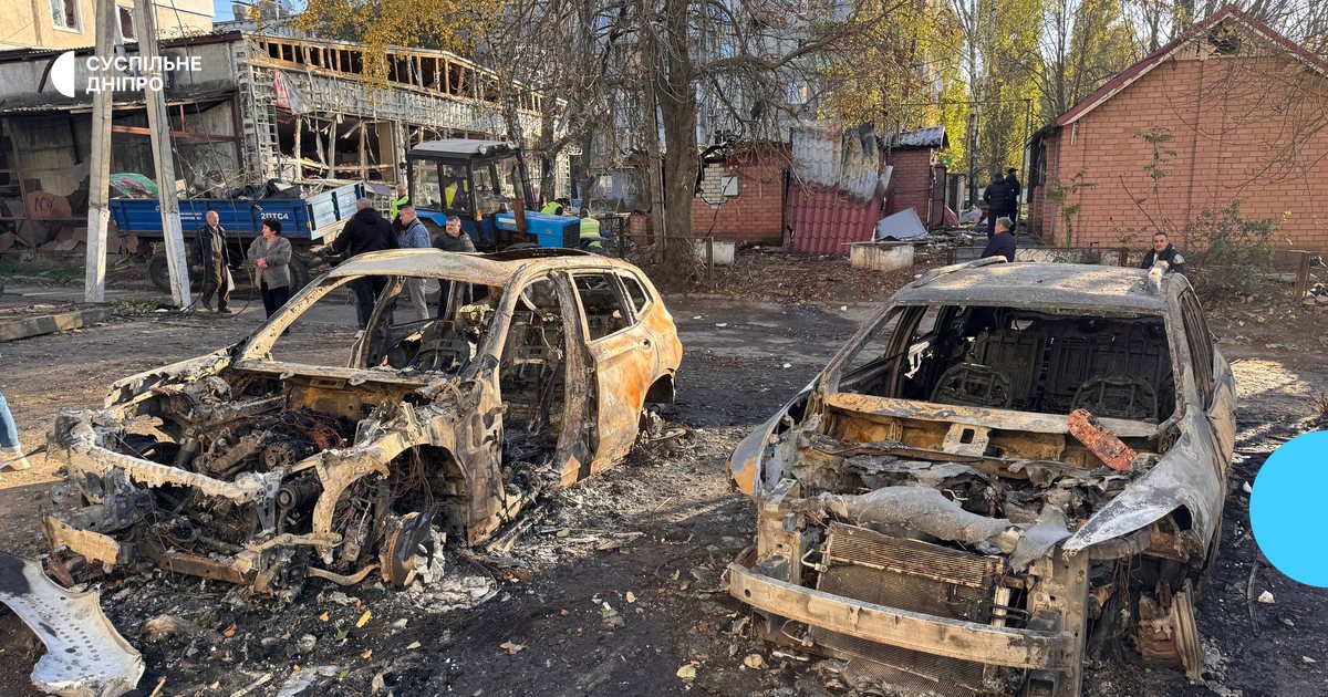 Синєльникове: жертва дрона – чоловік згорів живцем. Наслідки удару в Дніпропетровській області.