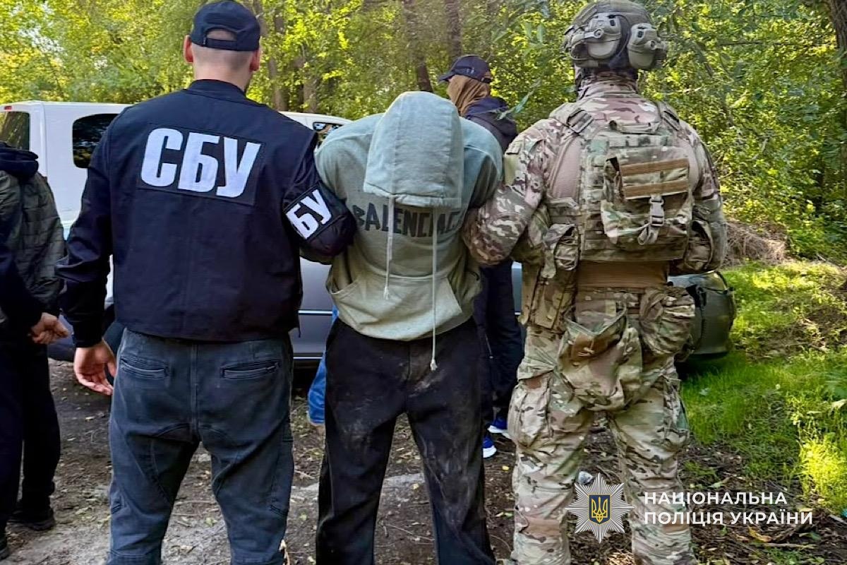 Торговець зброєю та боєприпасами: у Дніпрі викрито великий арсенал